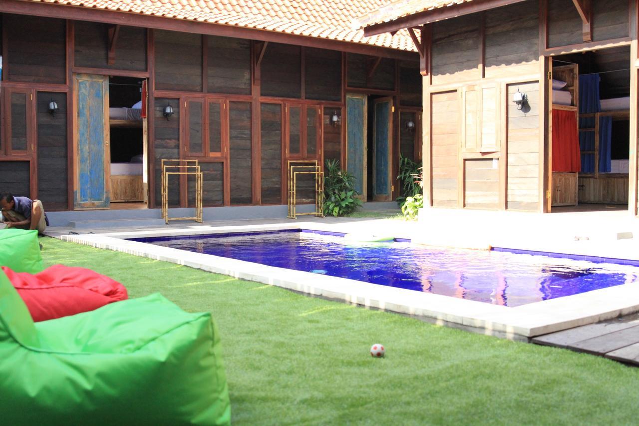 The Tipsy Gypsy Hostel Canggu Buitenkant foto