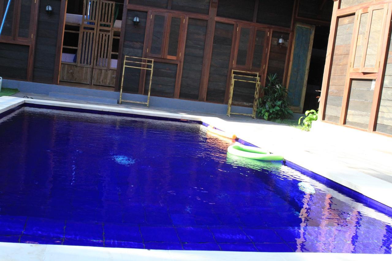 The Tipsy Gypsy Hostel Canggu Buitenkant foto