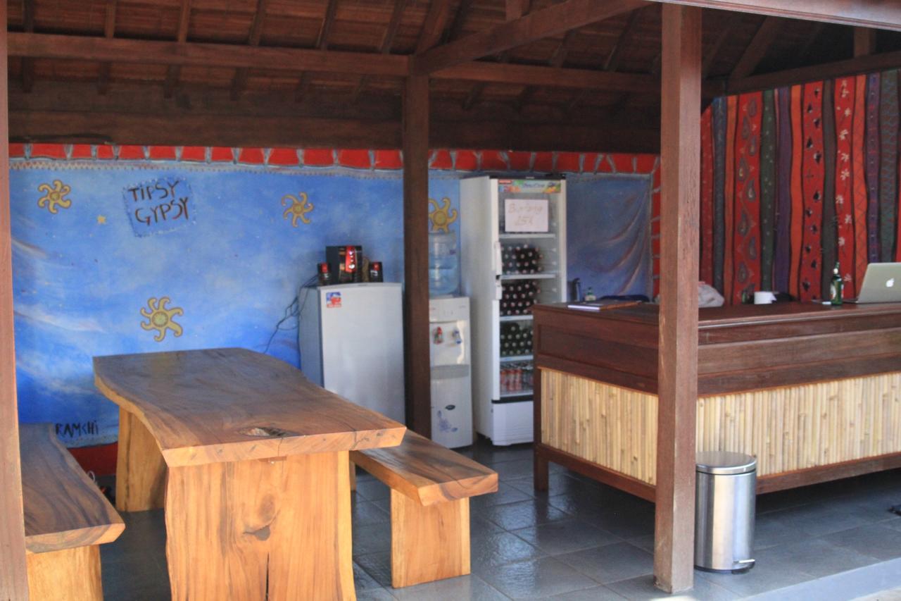 The Tipsy Gypsy Hostel Canggu Buitenkant foto