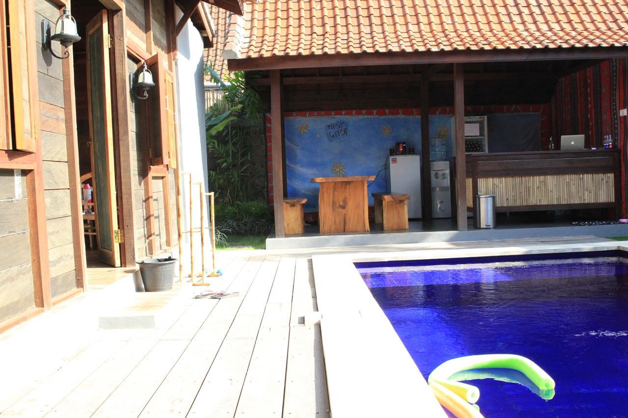 The Tipsy Gypsy Hostel Canggu Buitenkant foto