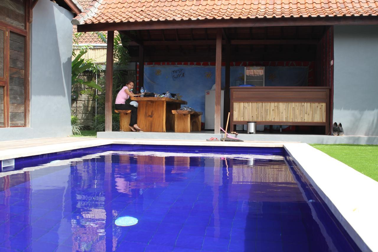 The Tipsy Gypsy Hostel Canggu Buitenkant foto