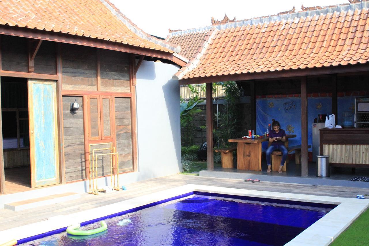 The Tipsy Gypsy Hostel Canggu Buitenkant foto
