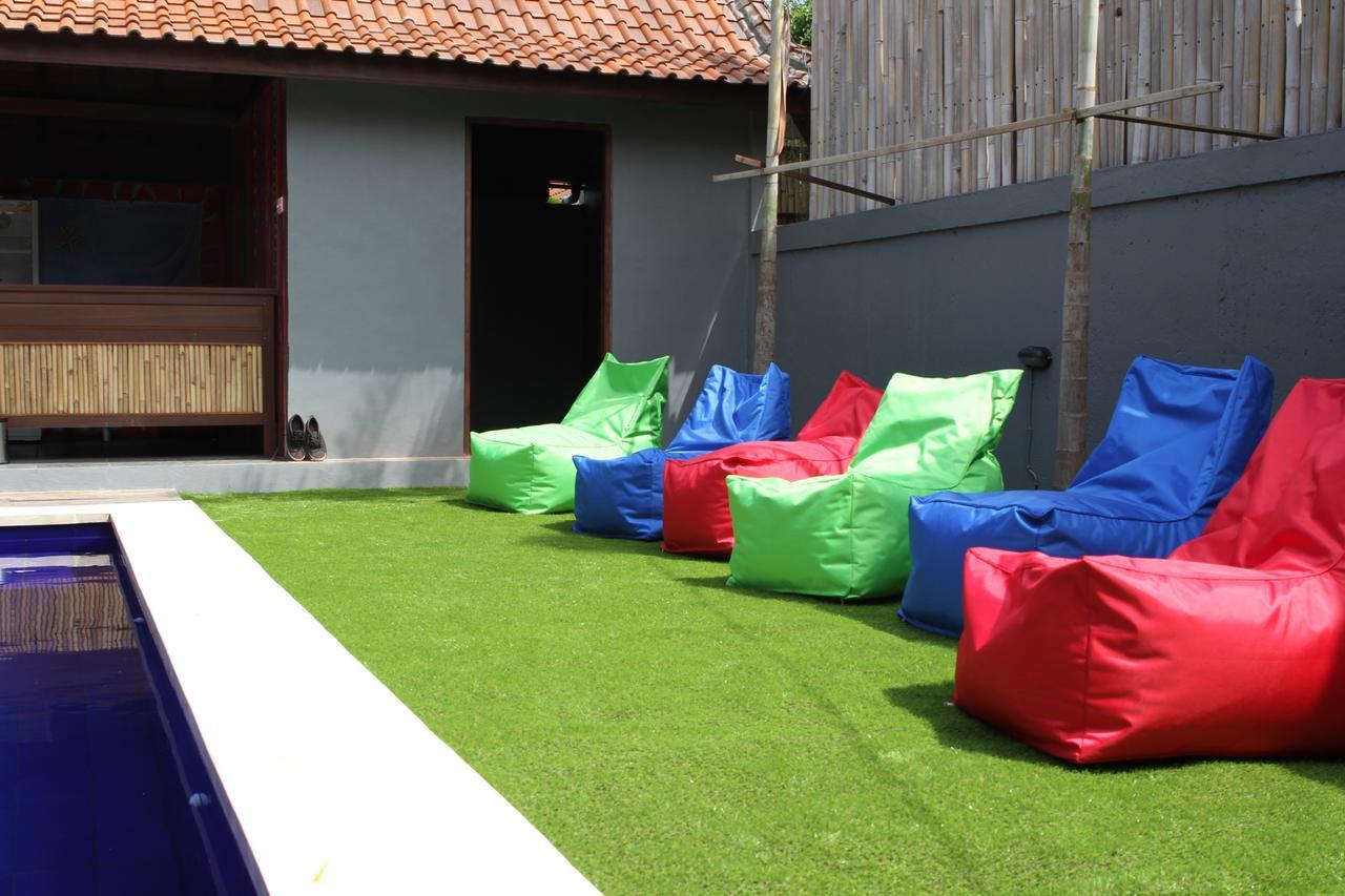 The Tipsy Gypsy Hostel Canggu Buitenkant foto