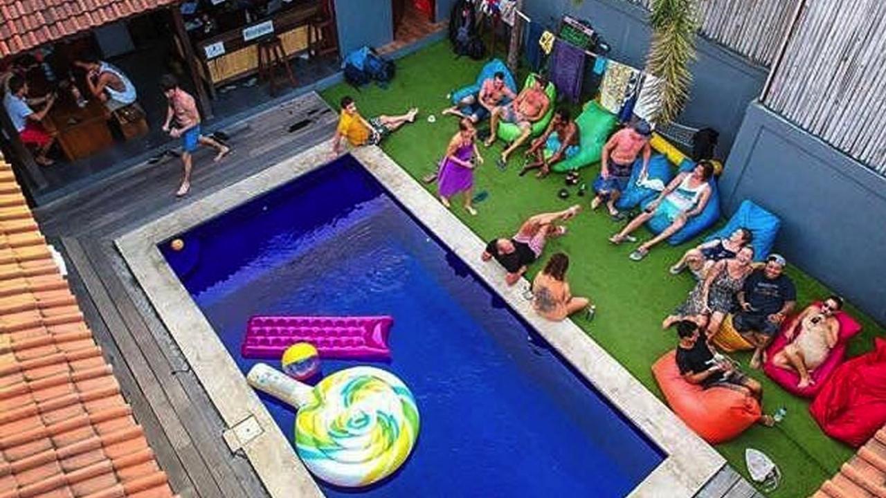 The Tipsy Gypsy Hostel Canggu Buitenkant foto